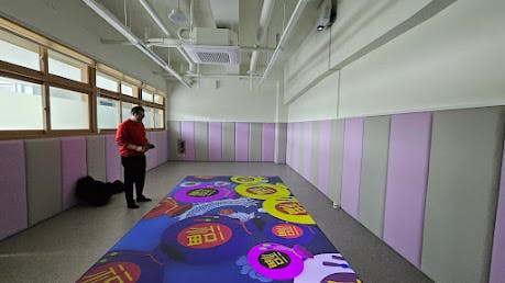 대형 바닥 스크린으로 만드는 이은학교의 체험교실 