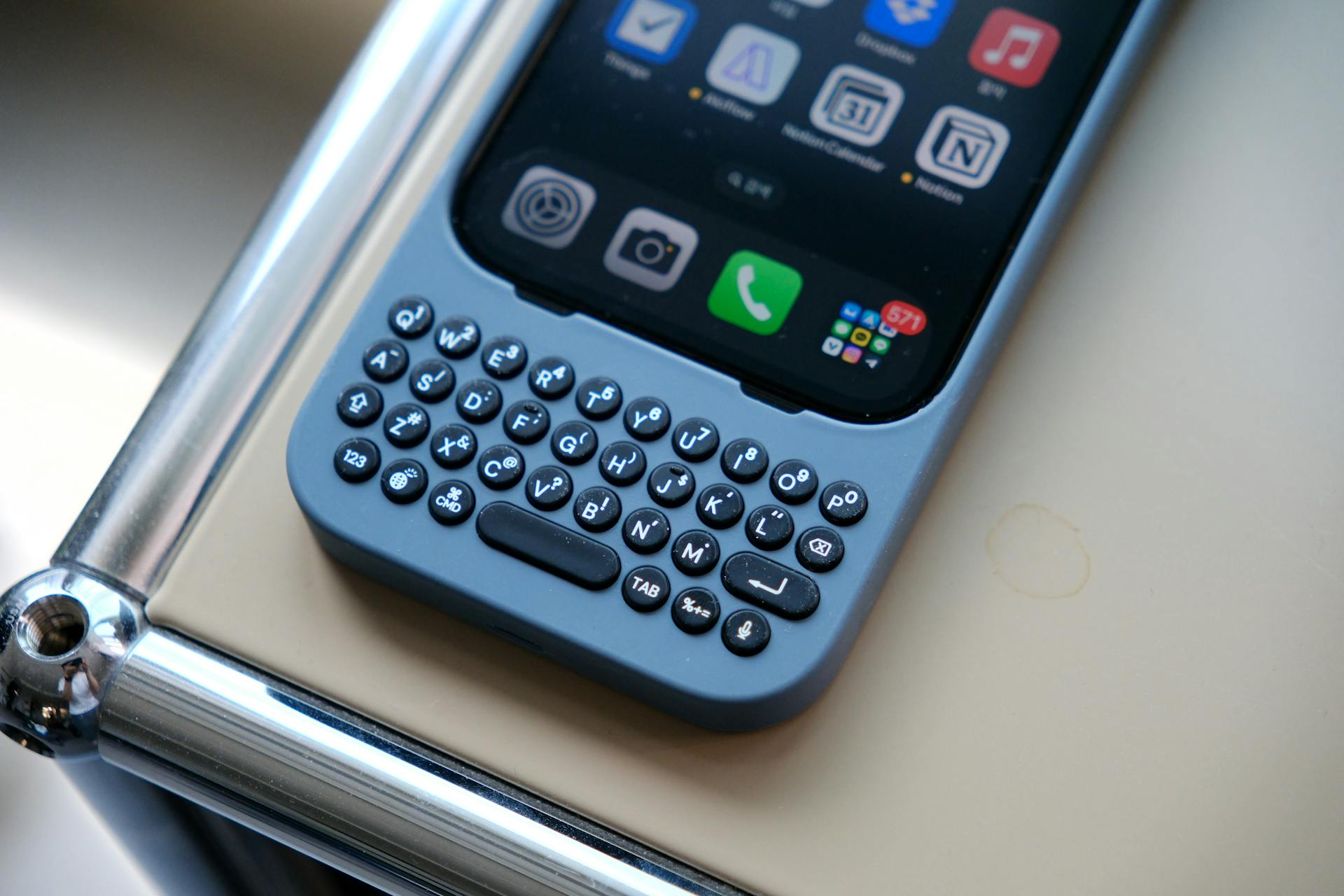 CLICKS iPhone Keyboard Case Review: Rediscovering the BlackBerry Vibe