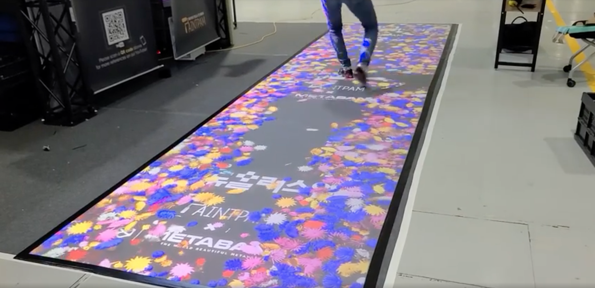 움직이는 바닥 광고를 빔프로젝터와 스크린페인트로 만드는 방법