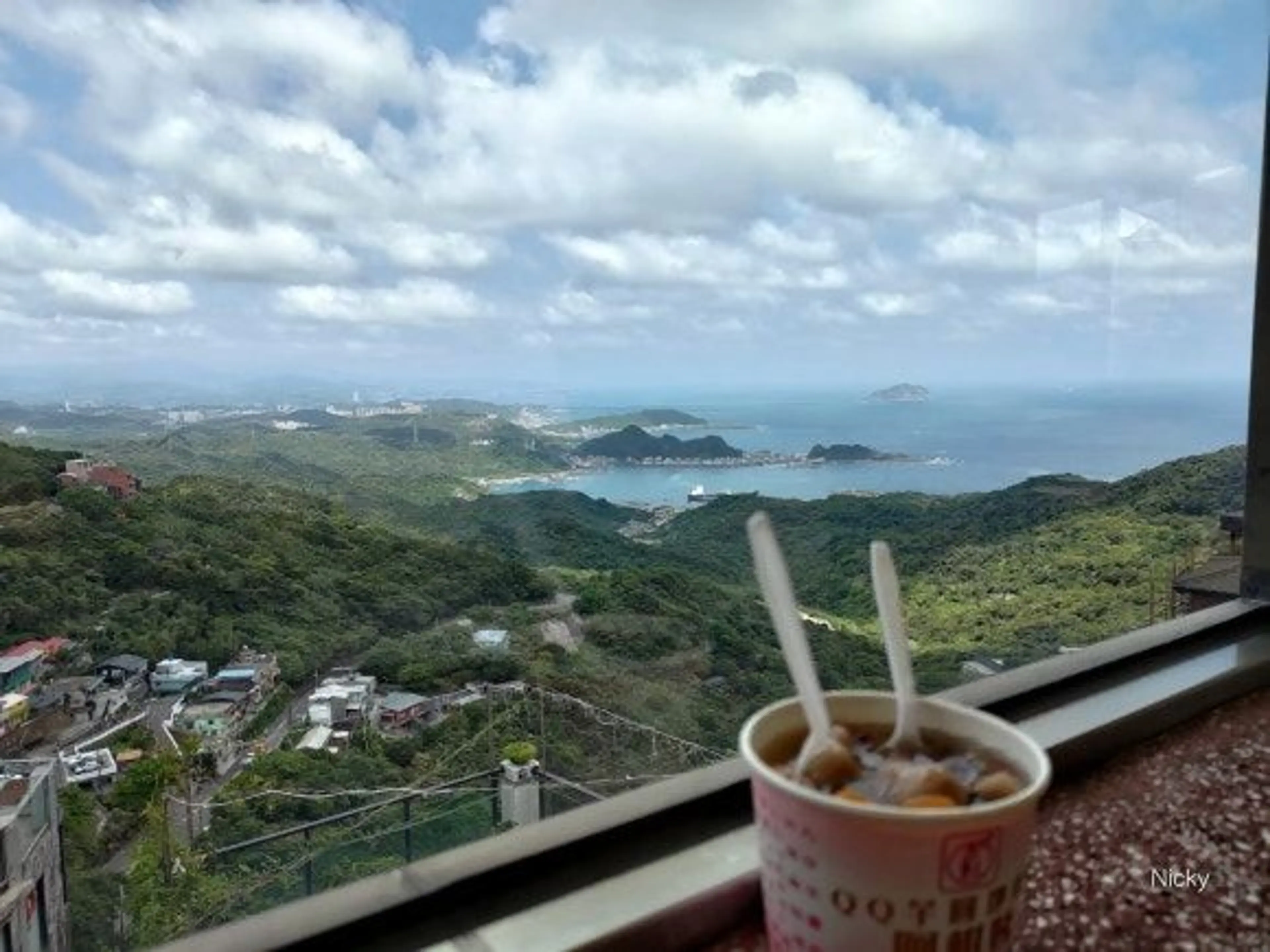 간혹 예전 사진을 보면 그때 당시의 분위기가 느껴지기도 해요.