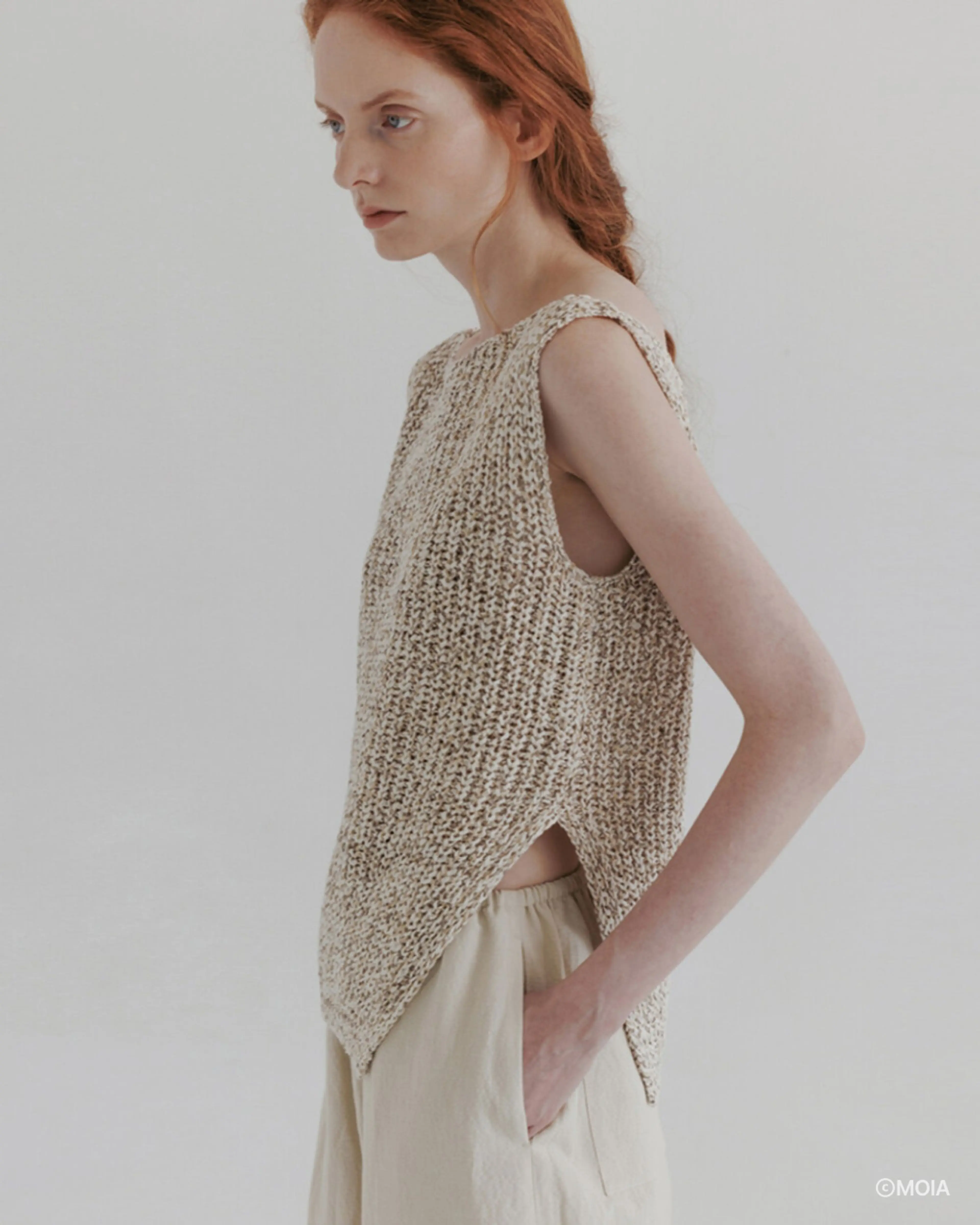 모이아 - rustic knit top (lime beige)