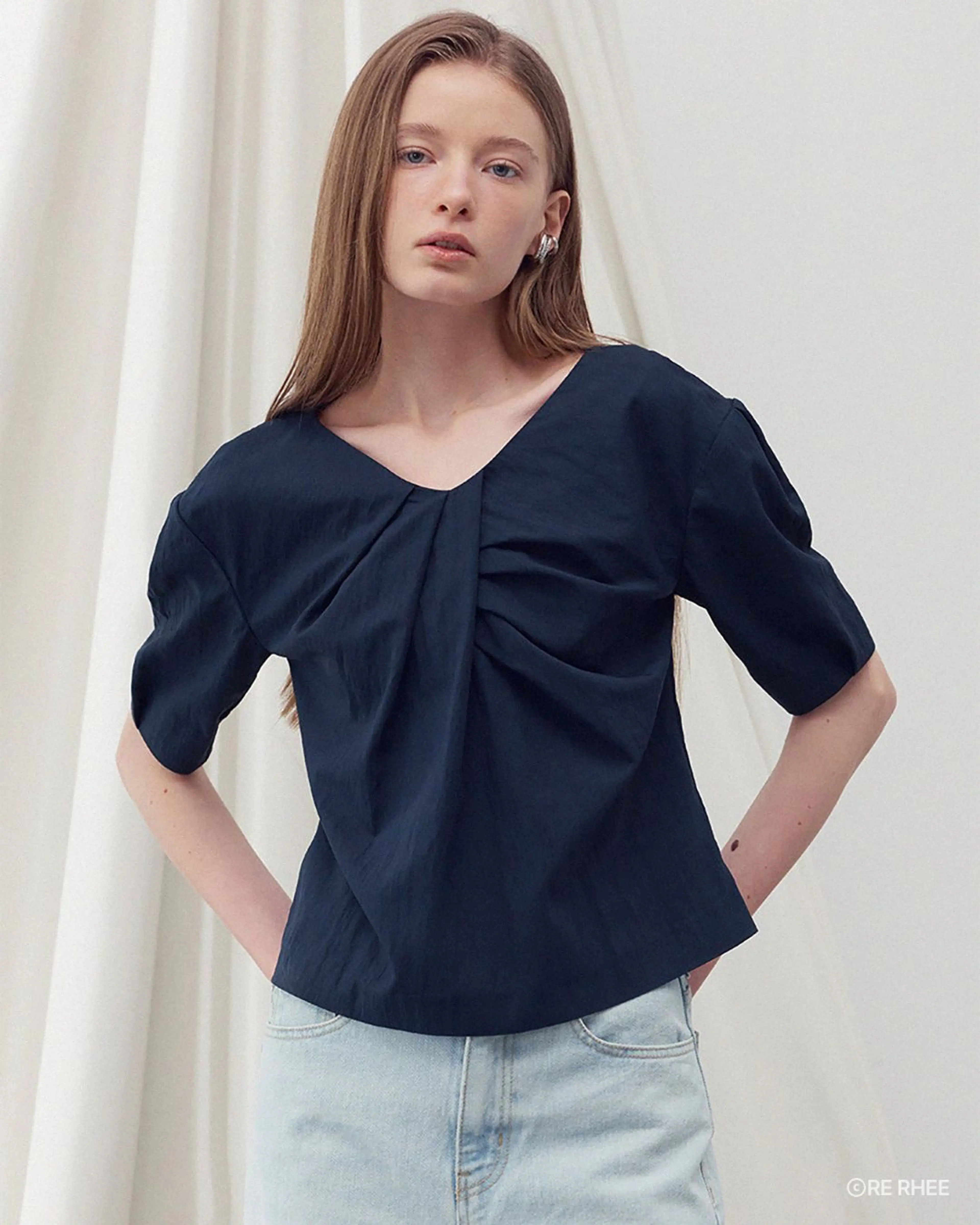 리이 V NECK DRAPED BLOUSE TOP