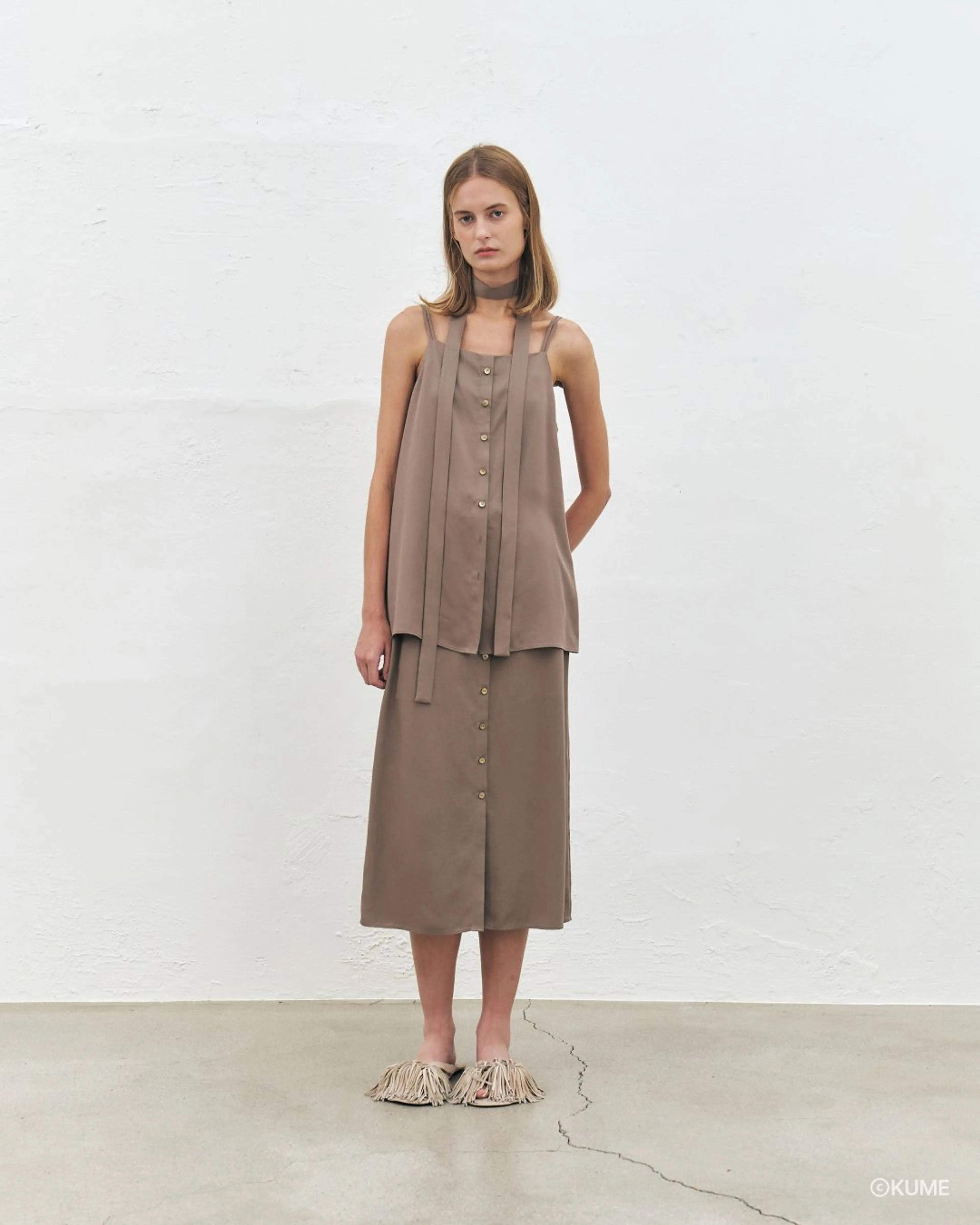 쿠메 - Tencel Twill Sleeveless Scarf Top, Dark Beige