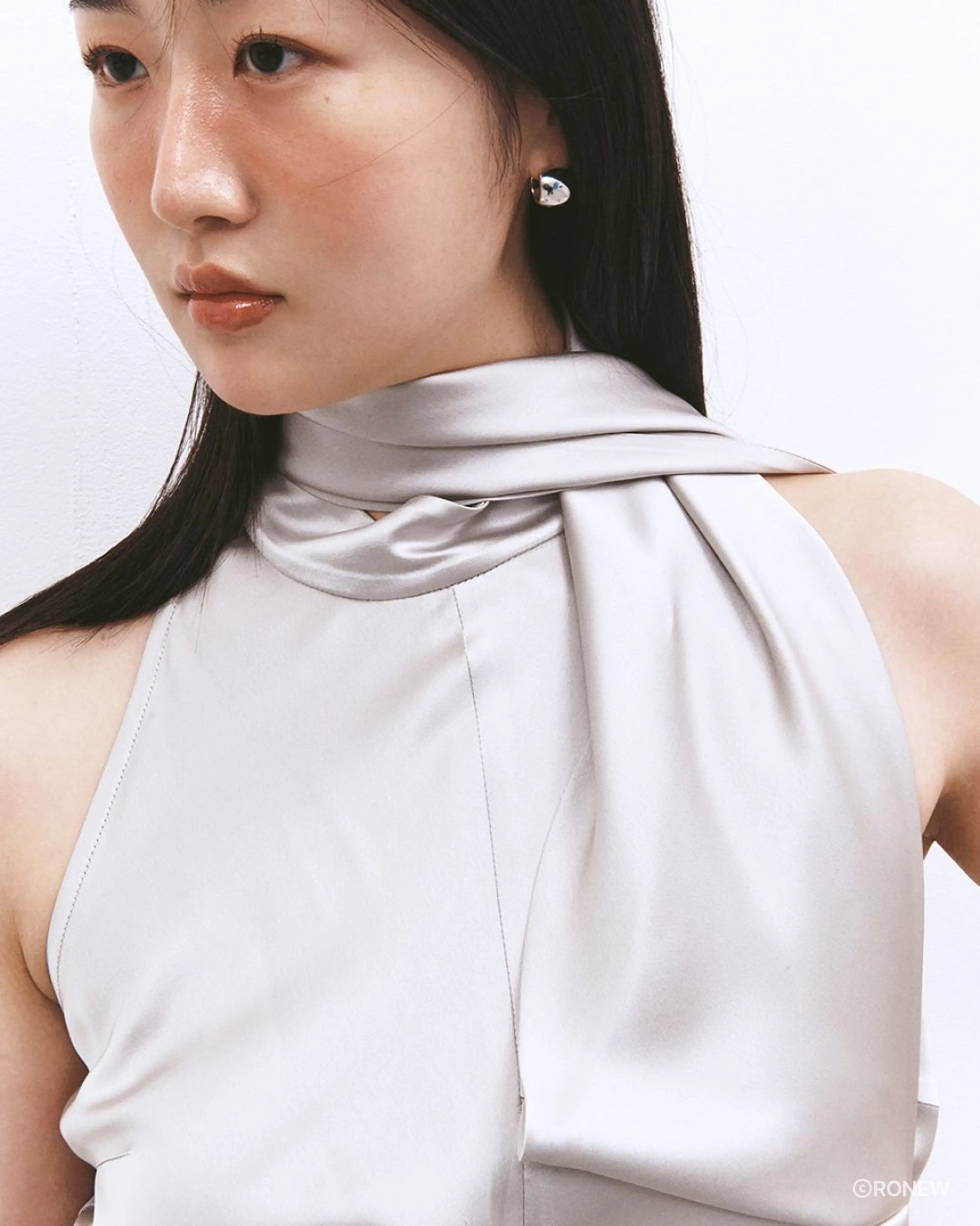 DRAPED HALTER NECK WOOL DRESS (SILVER) - 로뉴