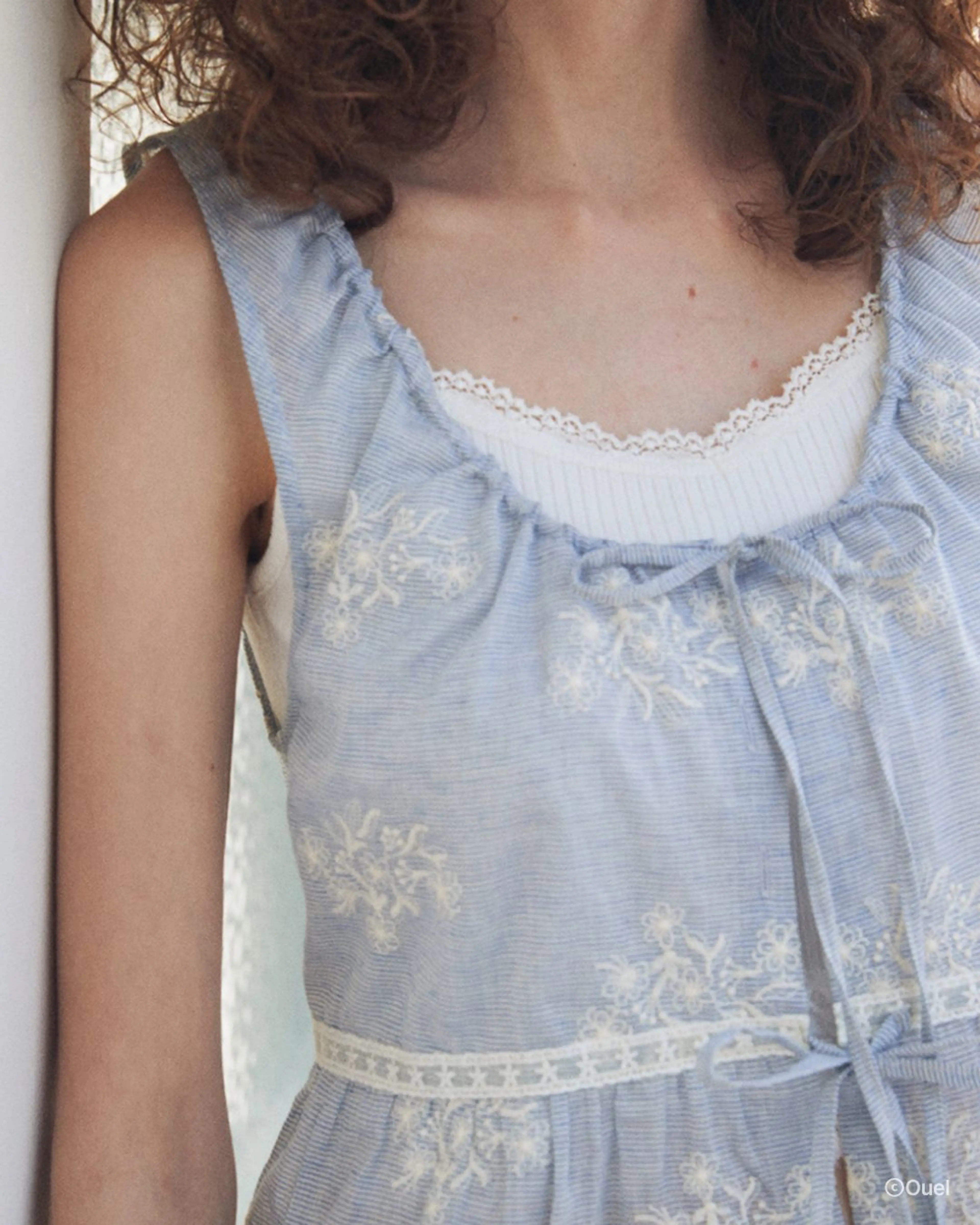 EMBROIDERY SLVLESS BLOUSE_SKY BLUE