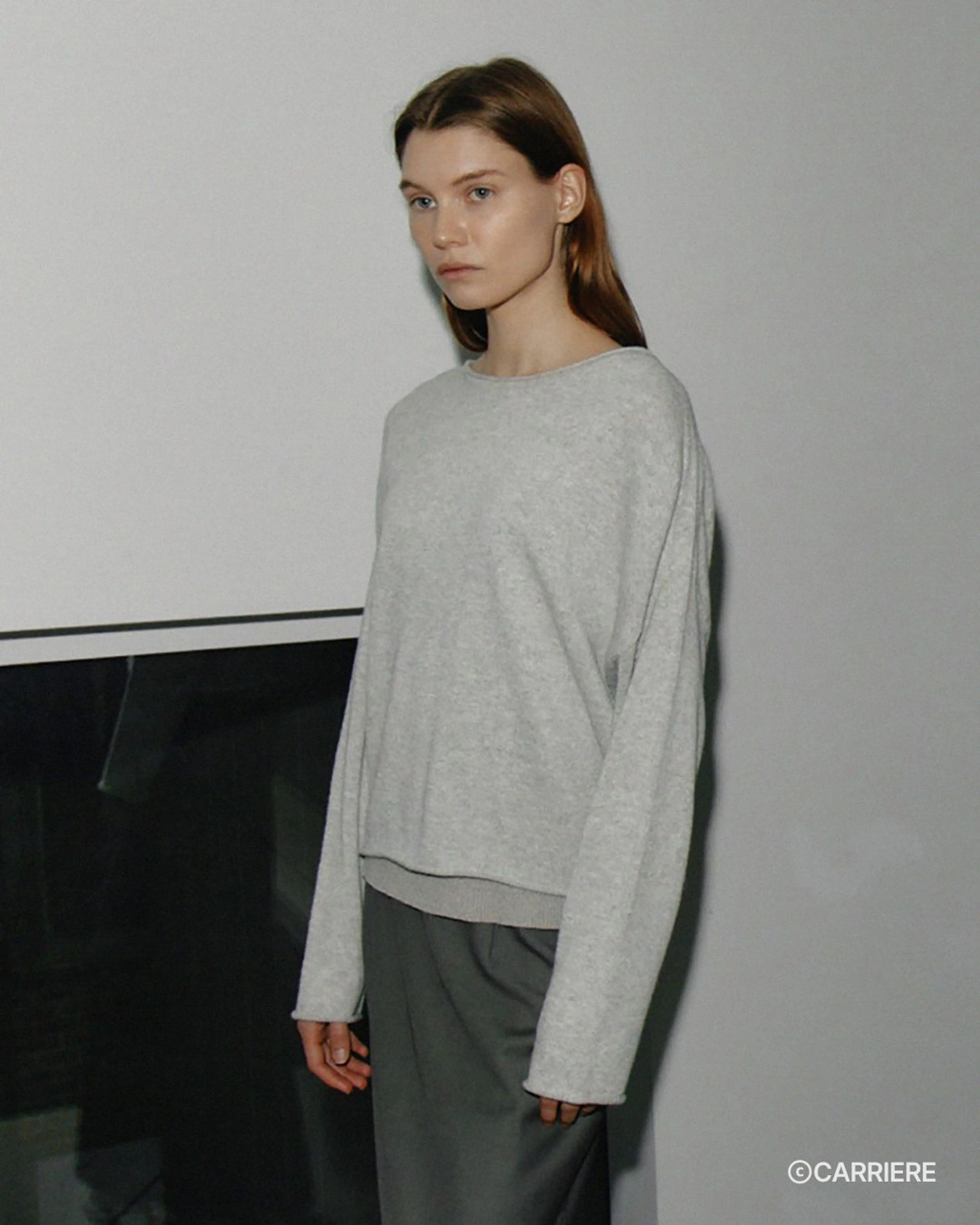 [케리에르] ITALIAN LINEN BLEND RELAXED SEAMLESS KNIT TOP