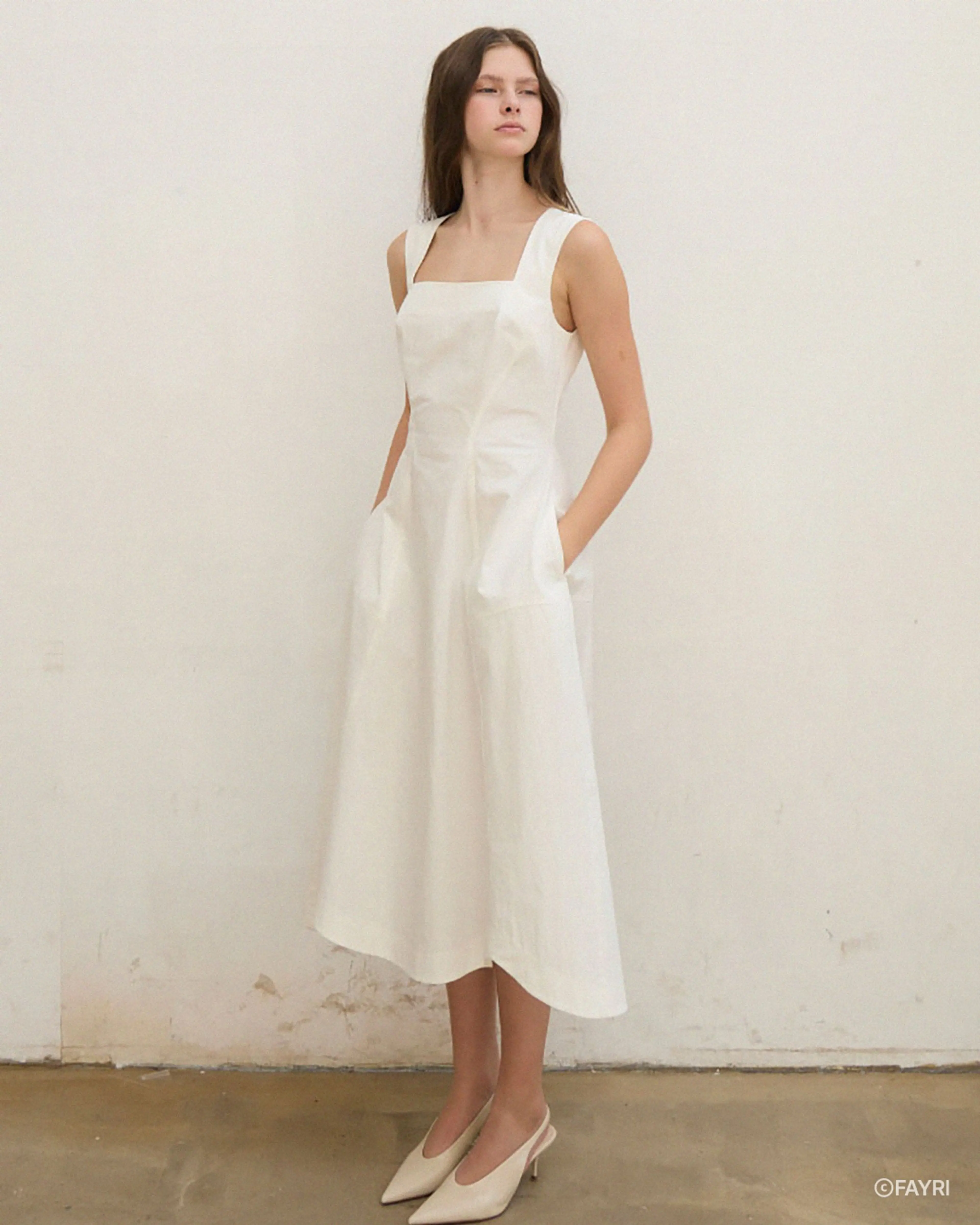 페이리 - Fiore Sculpted Scallop Mididress (White)