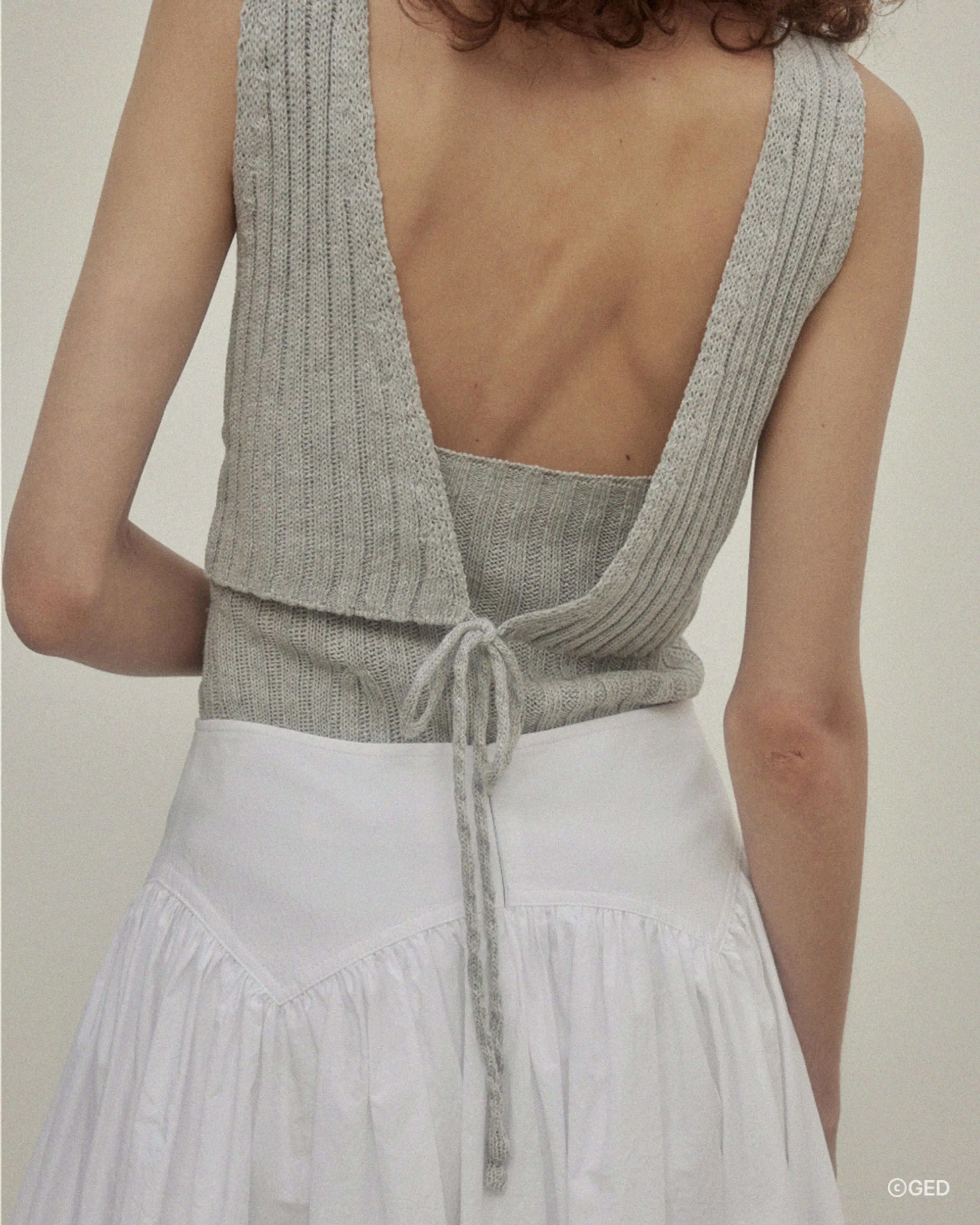 게드 - BACK RIBBON SLEEVELESS TOP GRAY